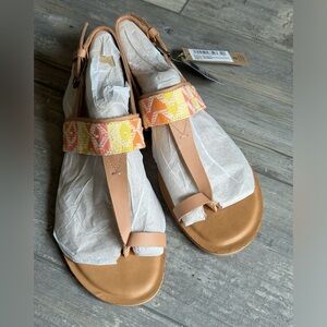 Toms Bree leather sandals NWT size 9